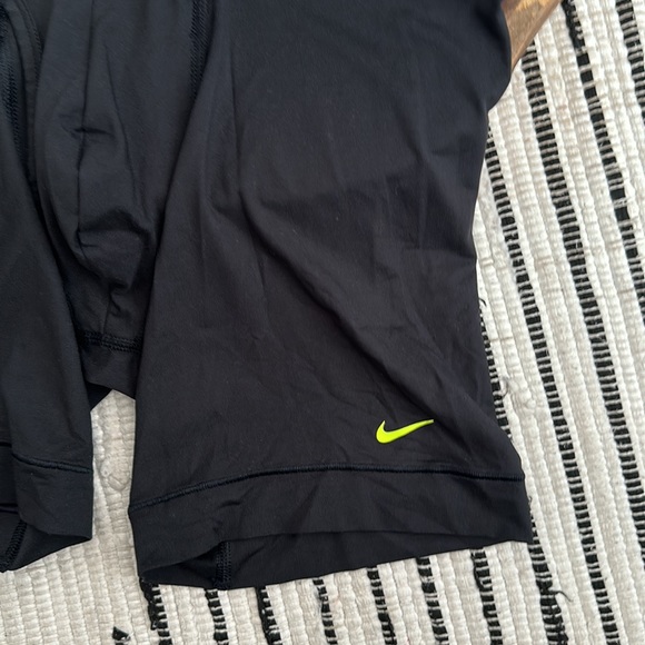 Nike - Picture 3 of 6